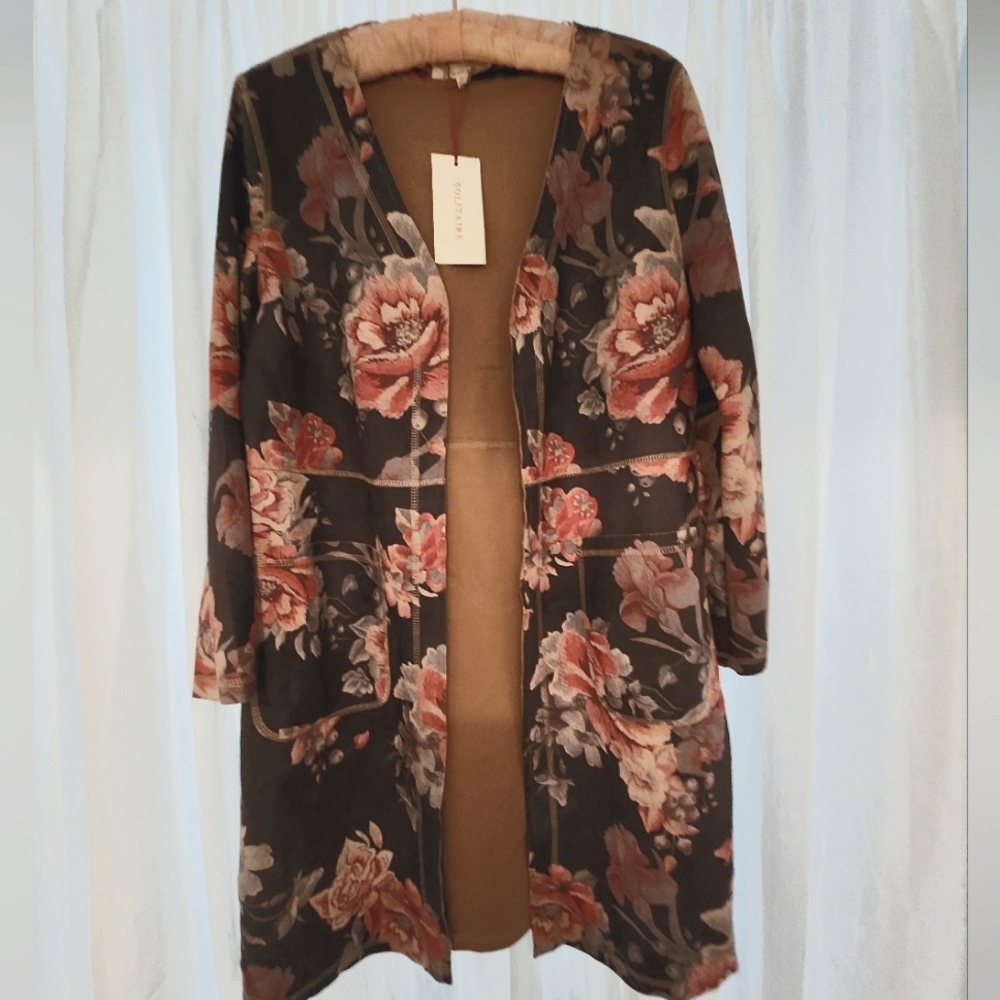 NWT Solitaire Victorian Floral Fly-Away Duster. Size M - Gray & Peach